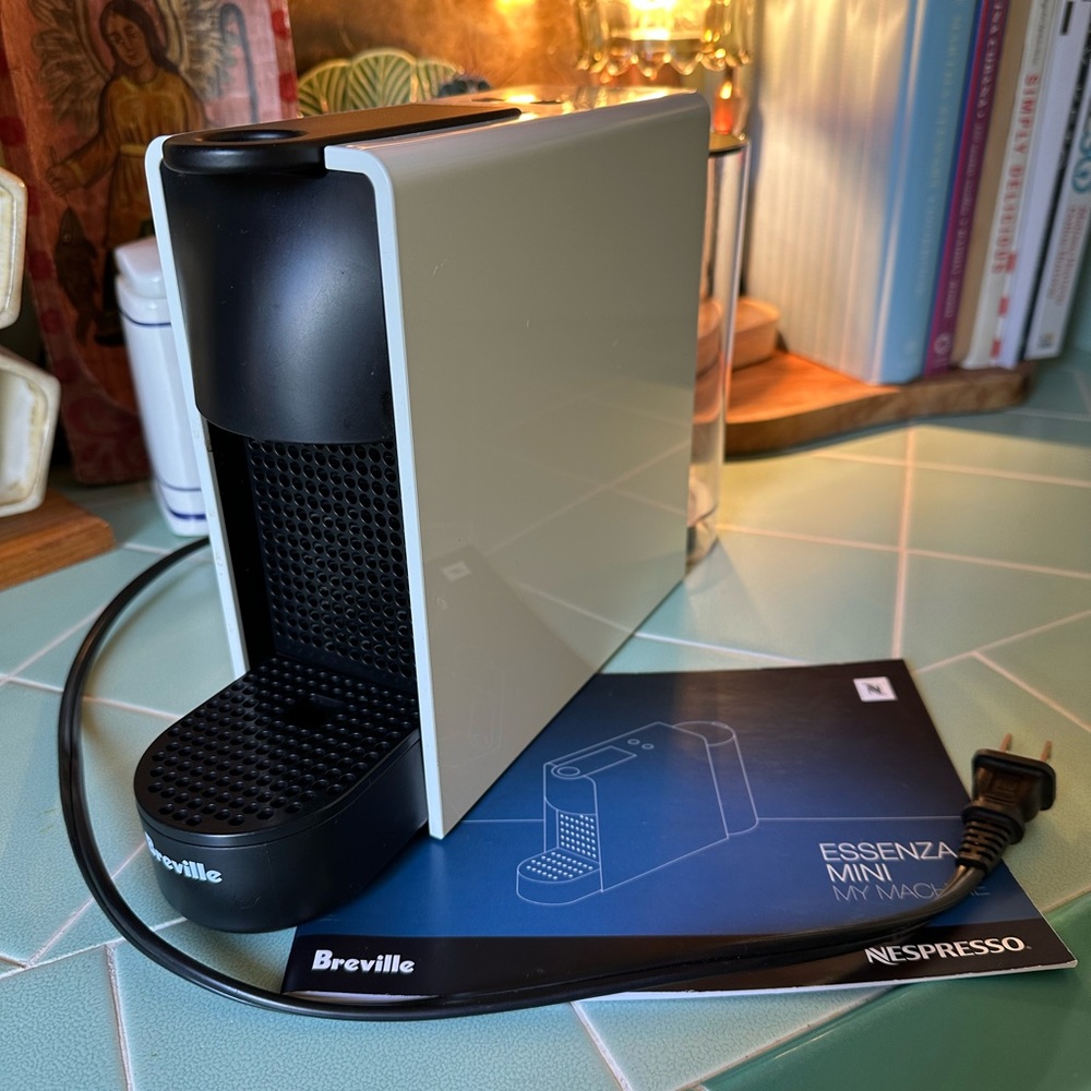 Nespresso Essenza Mini Espresso Machine by Breville (white)